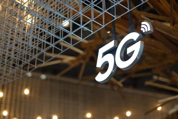 Apple & Broadcom Extend Partnership With New 5G RF Component...